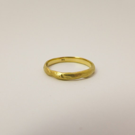 Thin solid gold ring deals