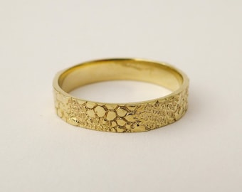 Rustic Gold Wedding Band, 14K / 18K Solid Gold Wedding Band for Men and Women, Raw Gold Ring, Wide Tree Bark Wedding Ring, Natural Gold Band