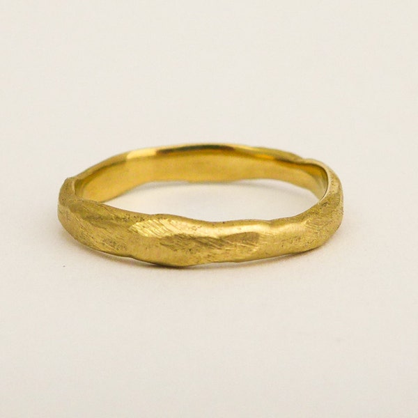 Hammered Wedding Band, Natural Wedding Band for Men and Women, 18K / 14K Solid Gold Ring, Yellow Gold Rustic Wedding Band, Raw Gold Ring