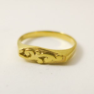 Unique Delicate Signet Ring Handmade of 14K / 18K Solid Gold, Yellow / White / Rose Gold Engraved Statement Ring for Men and Women
