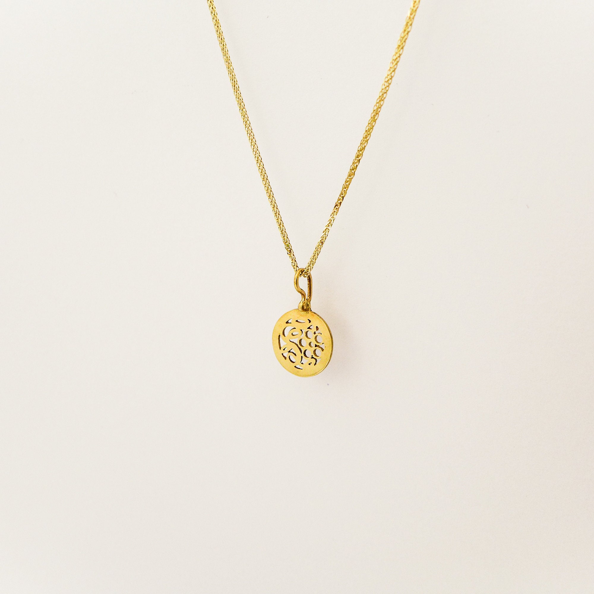 Round Floral Pendant Dainty Filigree 
