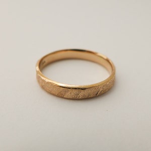 Rose Gold Wedding Band, Rustic Wedding Band for Men and Women, Tree Bark Solid Gold Ring  , 14K / 18K Gold Simple Light Raw Wedding Band