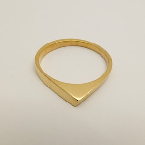 Geometric Wedding Ring Handmade of 14K / 18K Solid Gold, Thin Triangle Ring, Modern Minimalist Stacking Yellow / White / Rose Gold Ring