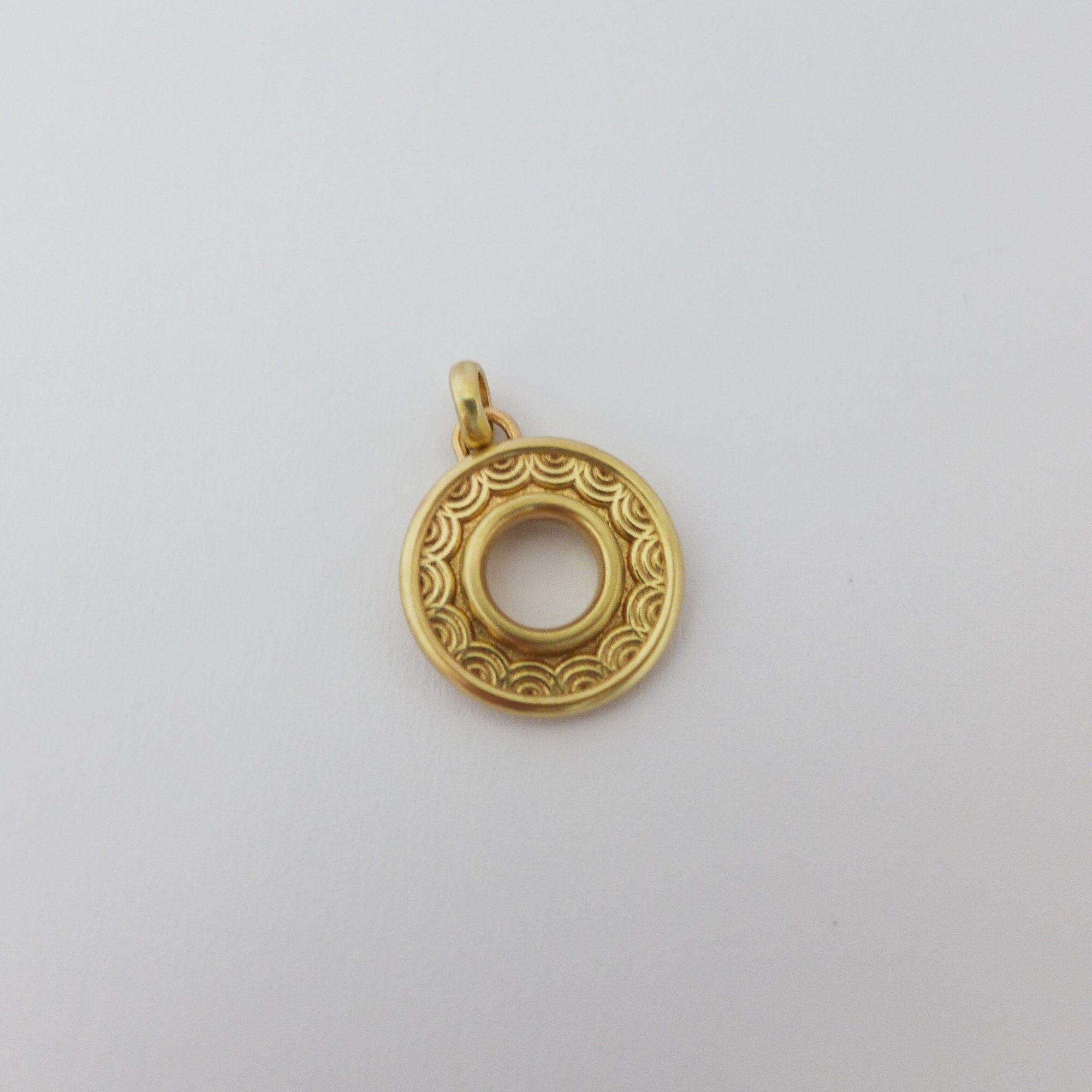 14K / 18K Solid Gold Round Pendant for 