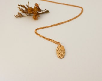 Rose Gold Oval Pendant Necklace for Women Engraved with Flowers and Leaves, Everyday Floral Necklace, Unique 14K Solid Gold jewelry