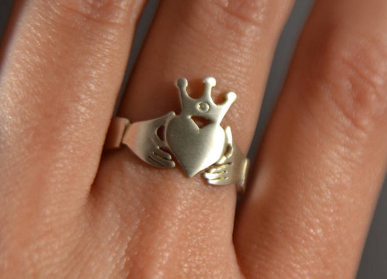 Réglable Claddagh toe ring sterling silver 925 Amitié Amour Loyauté Bijoux