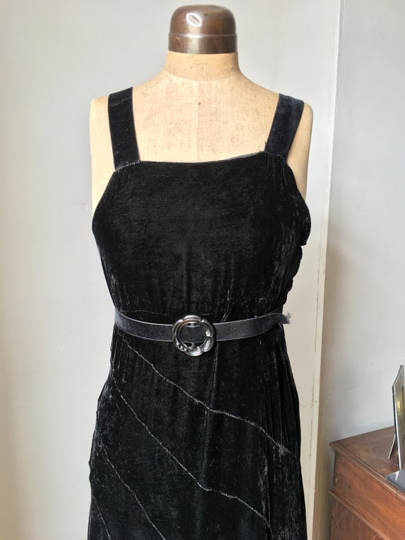Vintage 1930s Art Deco black silk velvet sleevele… - image 2