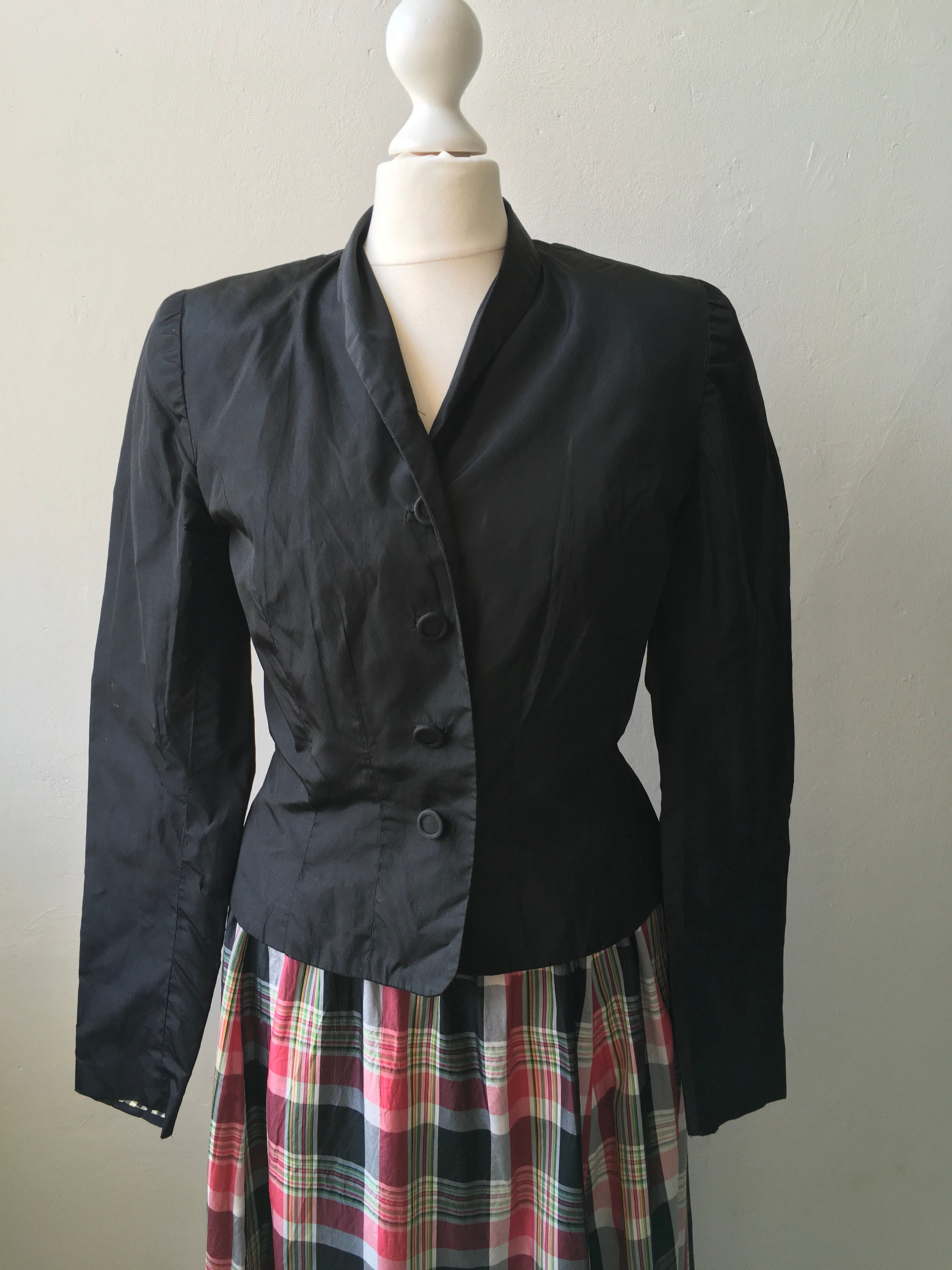 Real Vintage Search Engine Vintage 1940S Crisp Black Taffeta Fitted Suit Jacket Formal With Narrow Collar, Padded Shoulders  Nipped-In-Waist. Bust 35, W 27 $36.87 AT vintagedancer.com