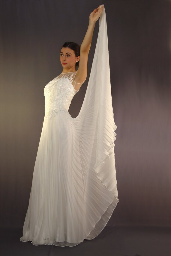 Designer Sample sale. Pleated Chiffon & Lace Bridal Dress off white size 10 UK
