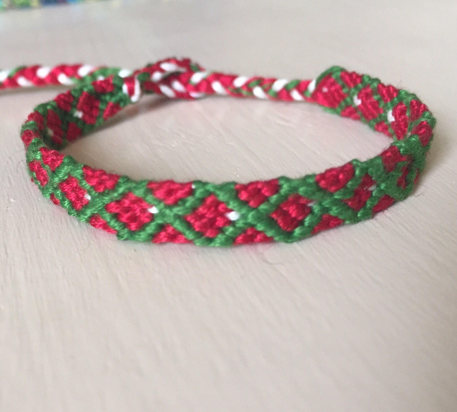 Friendship bracelet Christmas red green white diamond