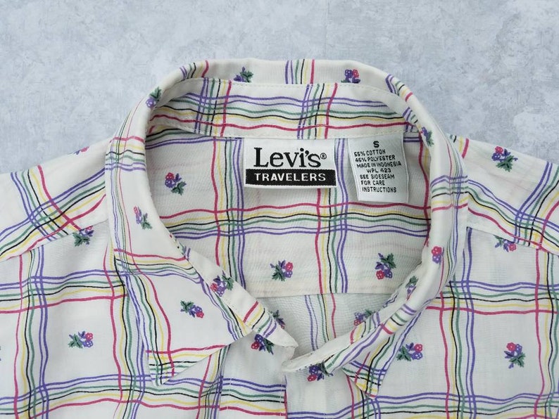 levis white blouse