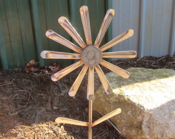 Daisy Garden Stake