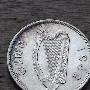 Brilliant uncirculated BU Irish  Ireland 1 silver Shilling 1942, 1d, Harp and bull, w holder and box