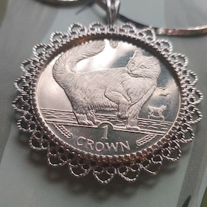 Isle of Man 1991 Norwegian Cat Crown Coin Pendant Elizabeth II on a 20&quot; Italian Sterling silver chain w Coa & gift box.