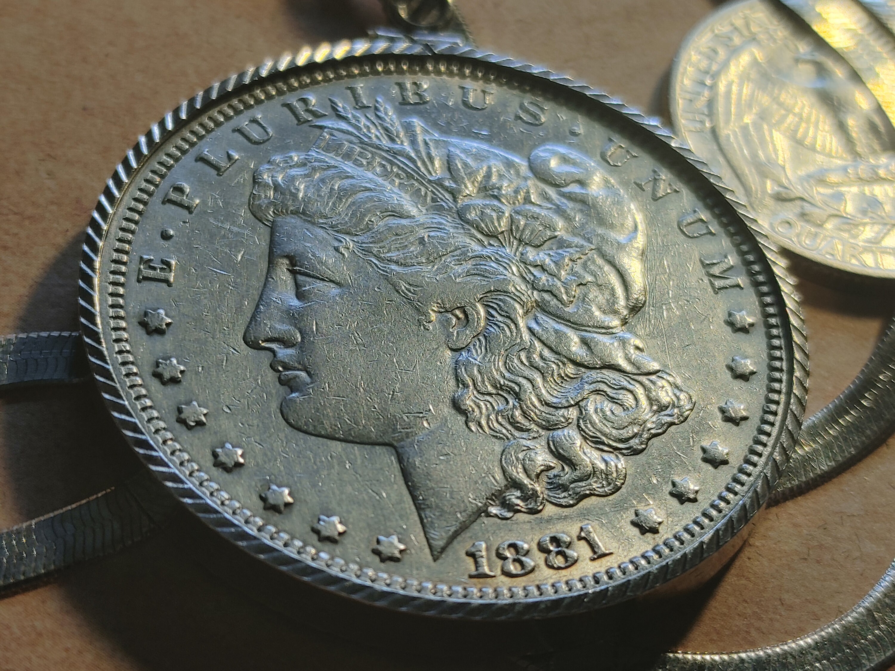 モルガン銀貨ペンダント　1881年 1881年モルガン銀貨ペンダント：未流通フィラデルフィアコイン