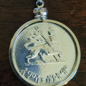 Superb Original 1944 Äthiopien .800 Silber Löwe echte Münze Anhänger glänzend 24 Zoll Silber italienische Seilkette. Haile Sellasie Porträt 25 mm