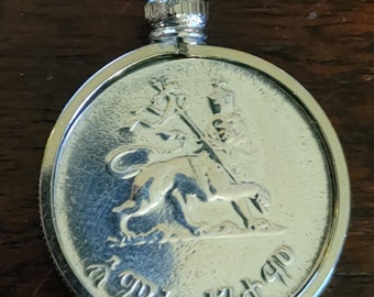 Superb Original 1944 Äthiopien .800 Silber Löwe echte Münze Anhänger glänzend 24 Zoll Silber italienische Seilkette. Haile Sellasie Porträt 25 mm