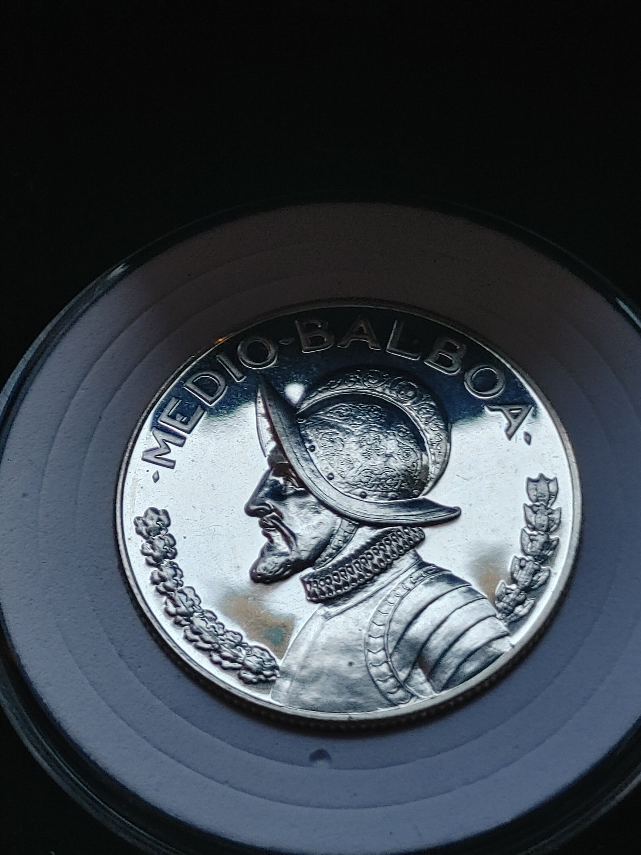 パナマ　ハーフバルボア銀貨ペンダント パナマ銀貨 50センティモ銀貨 1905年/バルボア像/スペイン探検家