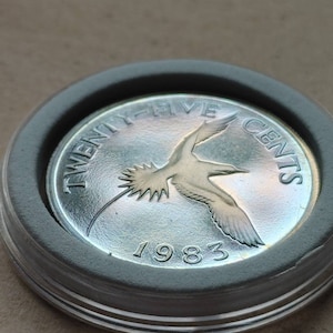 Rare 1983 proof Bermuda 25 cent blue toned rainbow like iridescent Bear county beautiful coin low mintage 6,000 pieces minted with new holde