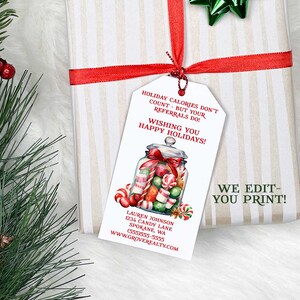 印刷可能な不動産業者向けクリスマスギフトタグ、ハッピーホリデー、カスタマイズされた不動産業者向けタグ、ホリデーのカロリーはカウントされないが紹介はカウントされる、キャンディタグ