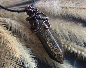 Pendentif pointe de cristal de bronzite | Collier en cuivre et bronze