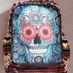 Mochila De Tela Sarape Del Día De Muertos Y Estampado De Calaveras De Azúcar. Bolsa Escolar Mexicana Sarape Dia De Los Muertos.