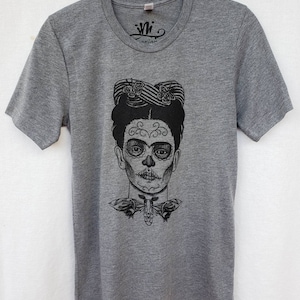 Frida Catrina Unisex Gray Tshirt. Screen Printed Frida Day of The Dead Tshirt. Calavera Frida Tshirt.