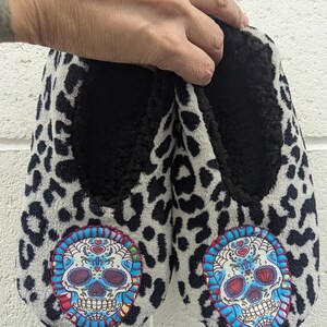 Women&#39;s Slippers with Crocheted Hand-Stitched Sugar Skulls. Soft sherpa-lined fluffy indoor slippers socks. A perfect Christmas gift.