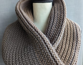 Cafe Con Leche Bunte Grobstrick Cowl. Strukturierter Schal Halswärmer. Die Strumpfband Genähte Kutte.