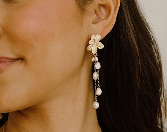 Boucles d’oreilles Gigi Pearl, Boucles d’oreilles nuptiales Boho, Boucles d’oreilles Pearl Drop, Boucles d’oreilles fleuries, Boucles d’oreilles Pearl Dangle, Boucles d’oreilles de mariage, Boucles d’oreilles élégantes