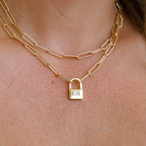 Collar con candado y monograma, collar personalizado, collar con inicial de oro, regalo para esposa, collar llamativo de oro, cadena con clip
