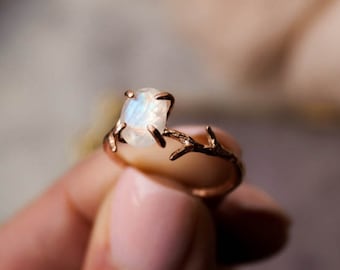 Oval Moonstone Ring, Rainbow Moonstone Ring, June Ring, Rose Gold Ring, Birthstone Ring, Dainty Ring, Moonstone Jewelry, Gold Ring