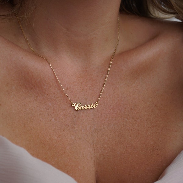 Collier Carrie, collier prénom en or, collier personnalisé, collier plaque signalétique personnalisé, collier prénom délicat, cadeau d'anniversaire pour elle