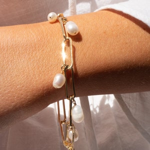 Layla Pearl Bracelet, Dangle Bracelet, Pearl Bracelet, Paperclip Chain, Freshwater Pearl Bracelet, Modern Pearl Bracelet, Statement Bracelet