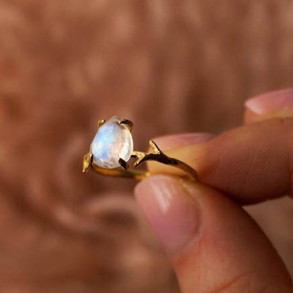 Dainty Moonstone Ring, Teardrop Ring, Gold Moonstone Engagement Ring, Moonstone Ring Sterling Silver, Natural Moonstone Jewelry