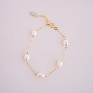 Leighton Pearl Bracelet, Dainty Chain Bracelet, Gold Pearl Bracelet, Wedding Jewelry Set, Bridesmaid Jewelry, Gold Filled Bracelet