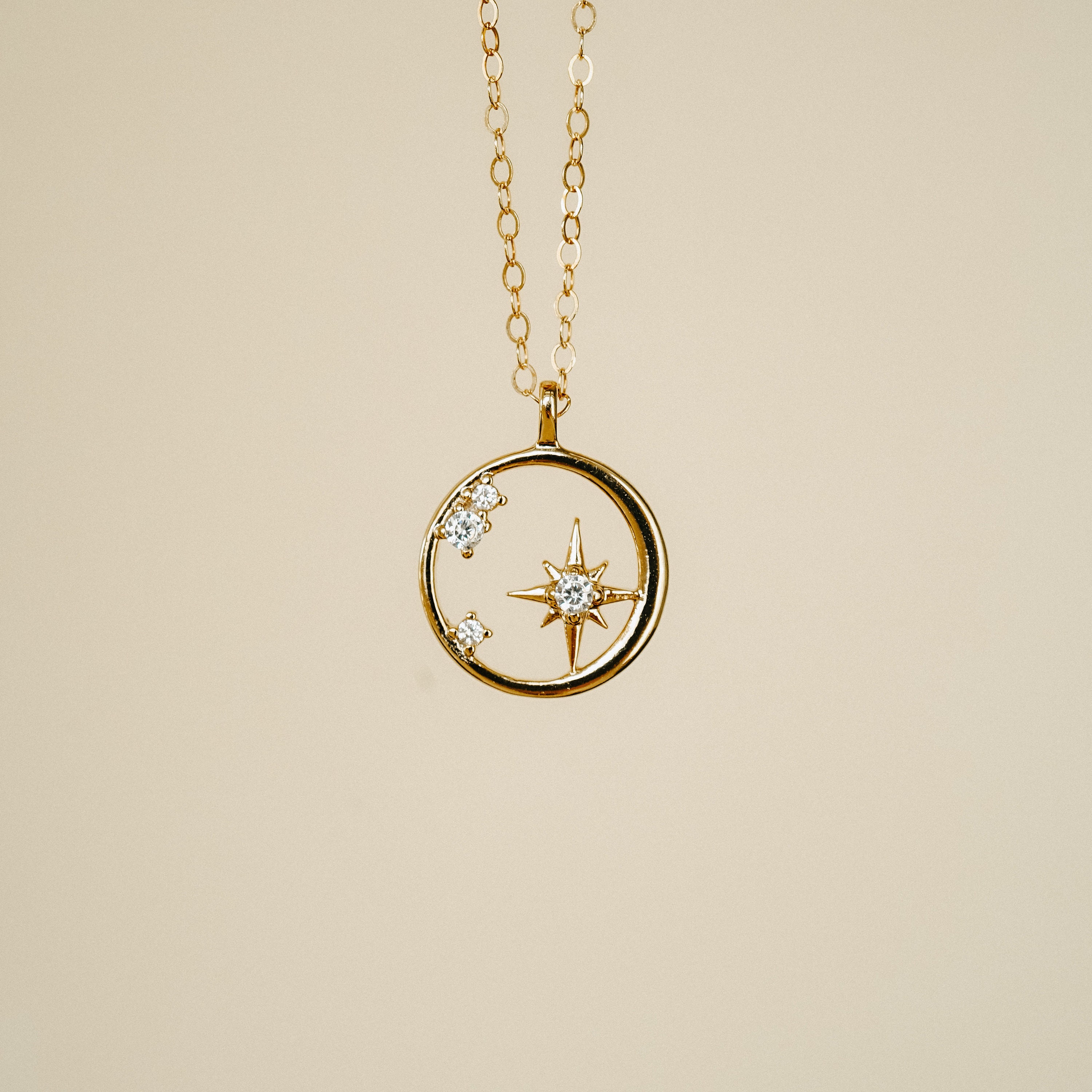 ミュージシャン Star Necklace Gold Amazon.com: 18K Gold Star Necklace for Women, Yellow Gold