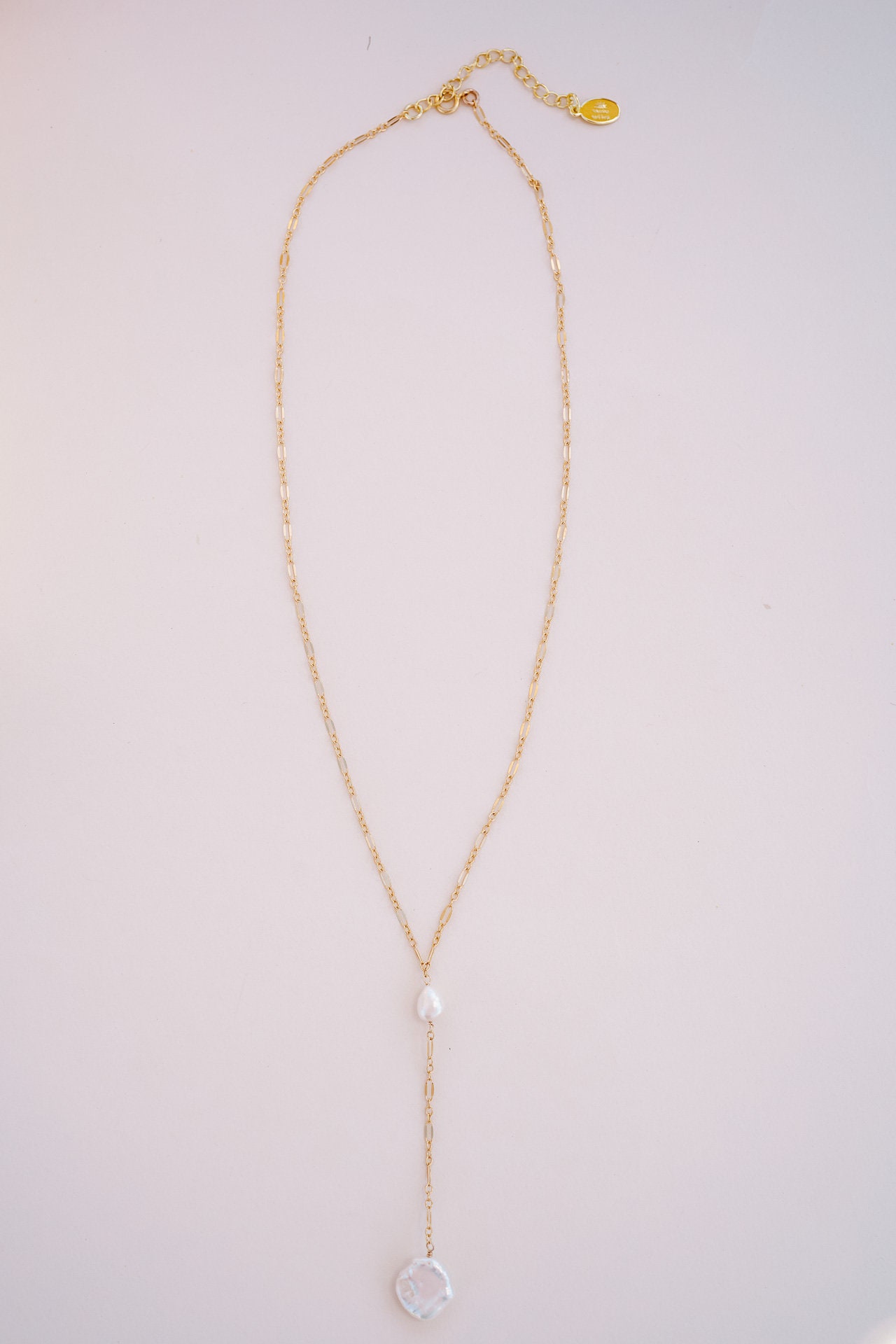 Ritratto Di Donna Elegante Con Collana Di Perle D'epoca · Immagine gratuita