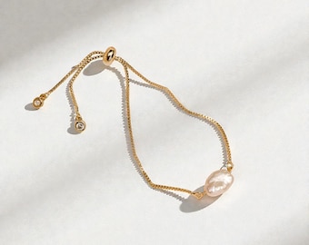 Freshwater Pearl Gold Chain Bracelet, Adjustable Bolo Style, Everyday Jewelry
