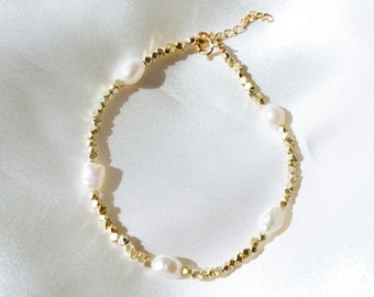 Saylor Pearl Bracelet, Gold Bracelet, Pearl Beaded Bracelet, Pearl Bracelet, Gold Bead Bracelet, Dainty Bead Bracelet, Dainty Pearl Bracelet