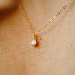 Colar em forma de lágrima pequena, colar pequeno de ouro, colar delicado de ouro, colar simples de ouro, colar minimalista, colar Elsie