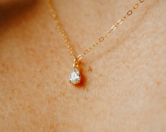 Tiny Teardrop Necklace, Small Gold Necklace, Dainty Gold Necklace, Simple Gold Necklace, Minimalist Necklace, Elsie Necklace