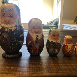Vintage Wooden Russian Nesting Dolls Matryoshka Babushka Hand Painted Set of 5 Signed