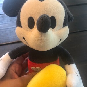 Hallmark Disney Mickey Mouse - Peluche de animal de peluche imagen 2