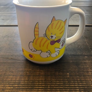Vintage J.S.N.Y yellow cat paw print mug