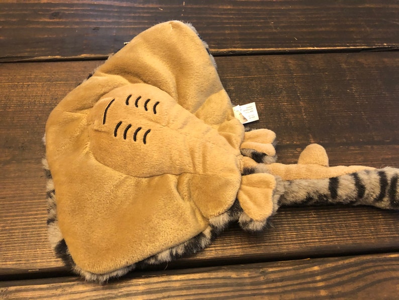 Vintage 1999 K&M International StingRay HoneyComb plush stuffed animal with tags. image 7