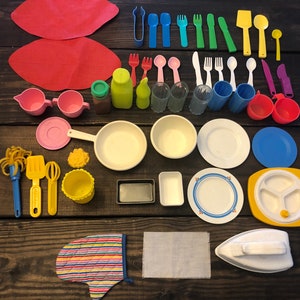 Vintage assortment of 1980’s Kitchen culinary items.