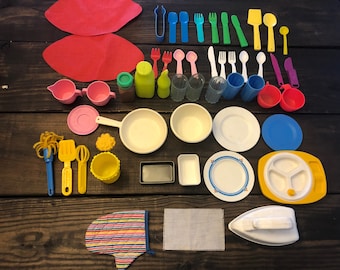 Vintage assortment of 1980’s Kitchen culinary items.