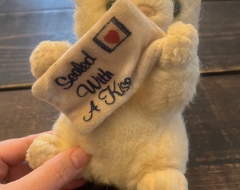 Vintage Russ White Kitty Cat Plush 7" Carta de San Valentín sellada con un beso