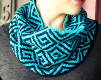 Reversible Alpha Chi knit Cowl Pattern
